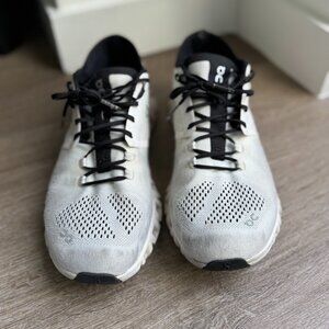 On Cloud running sneakers